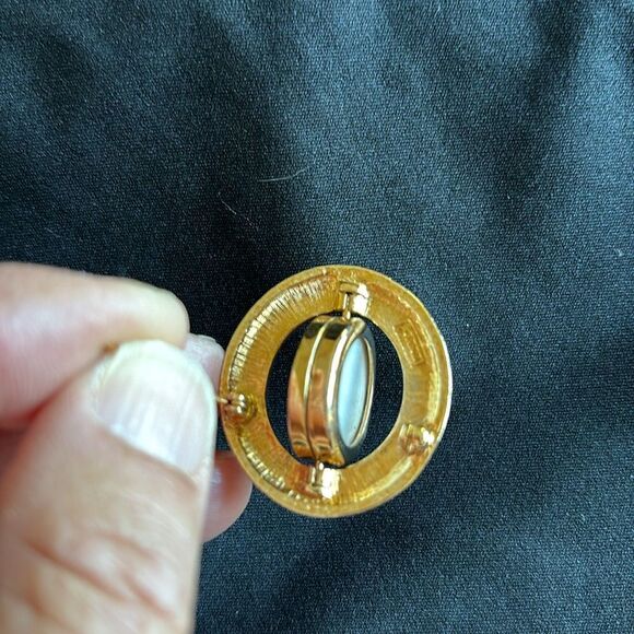 Vintage Avon Brooch Pin Gold Tone Precious Pictures Mourning Spinner‎ Rhinestone - Picture 2 of 7
